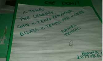 Acquaviva, giovani ''ravvivati'' riempiono i frigoriferi di libri